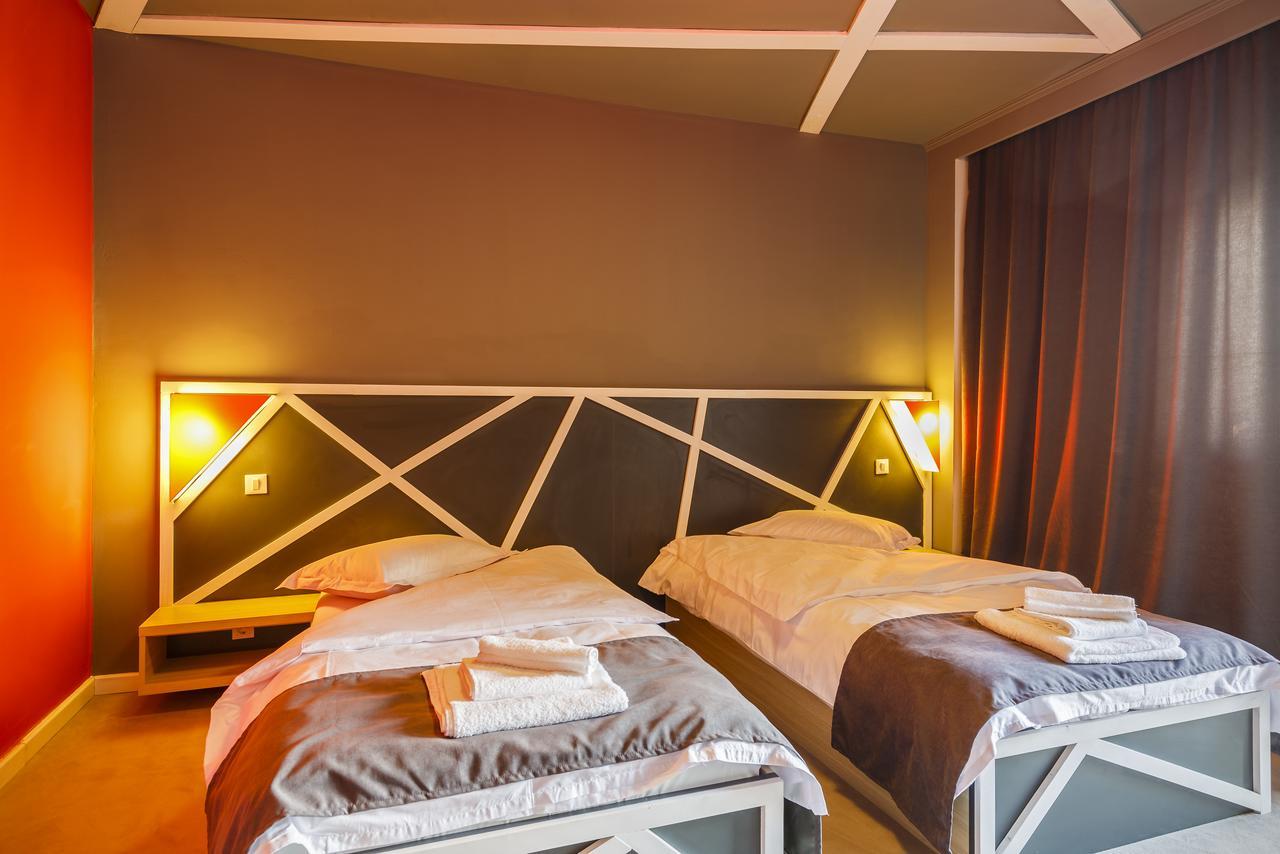 Net Hotel Piteşti Extérieur photo