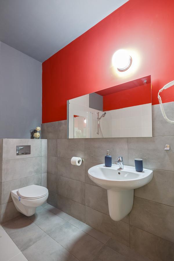Net Hotel Piteşti Extérieur photo