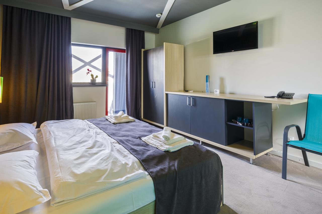Net Hotel Piteşti Extérieur photo