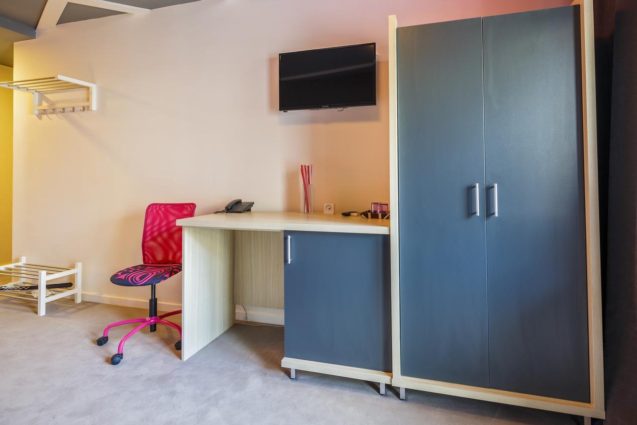 Net Hotel Piteşti Extérieur photo
