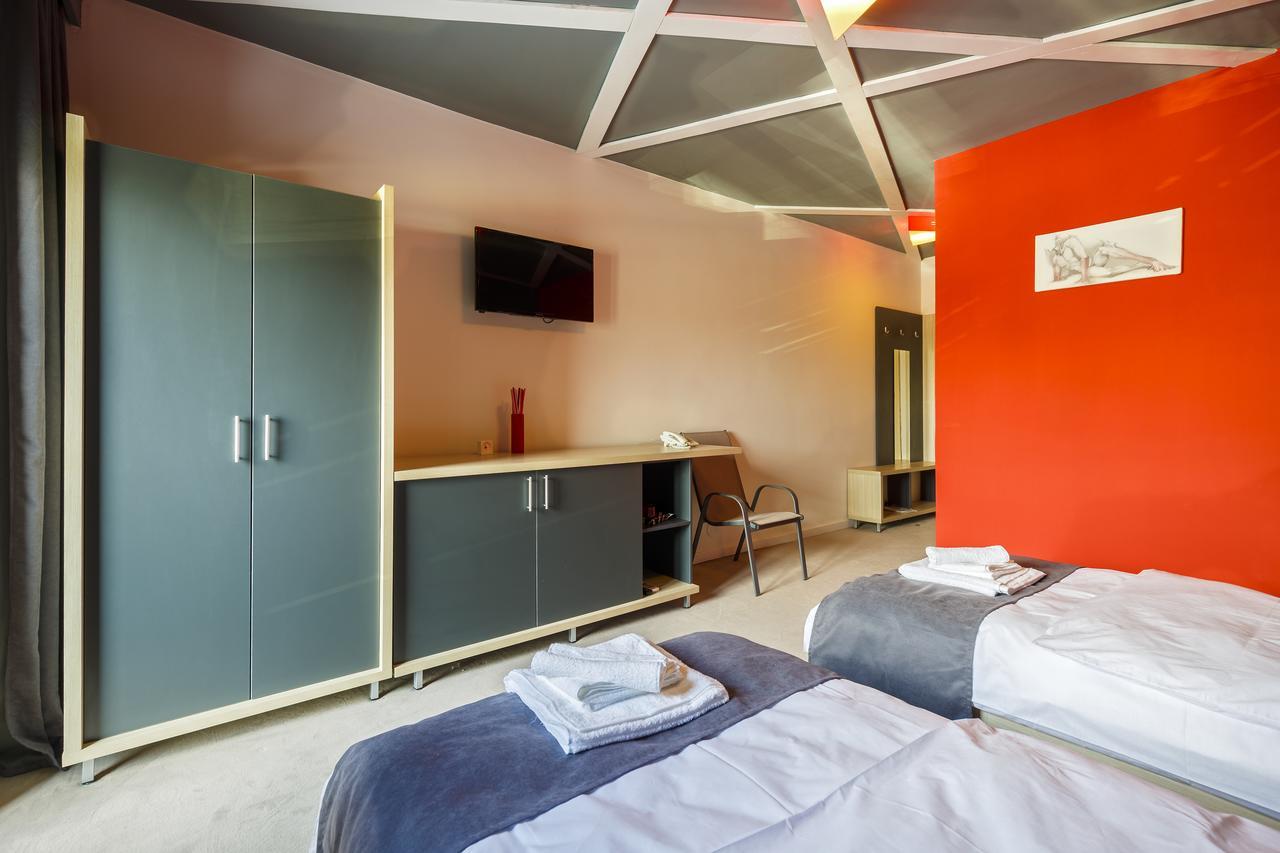 Net Hotel Piteşti Extérieur photo