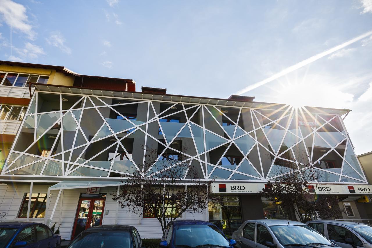Net Hotel Piteşti Extérieur photo