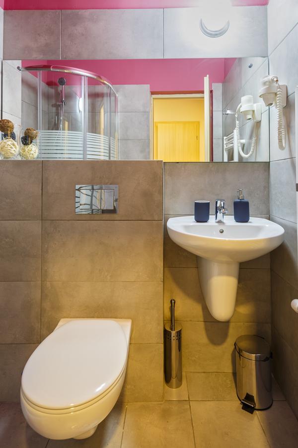 Net Hotel Piteşti Extérieur photo