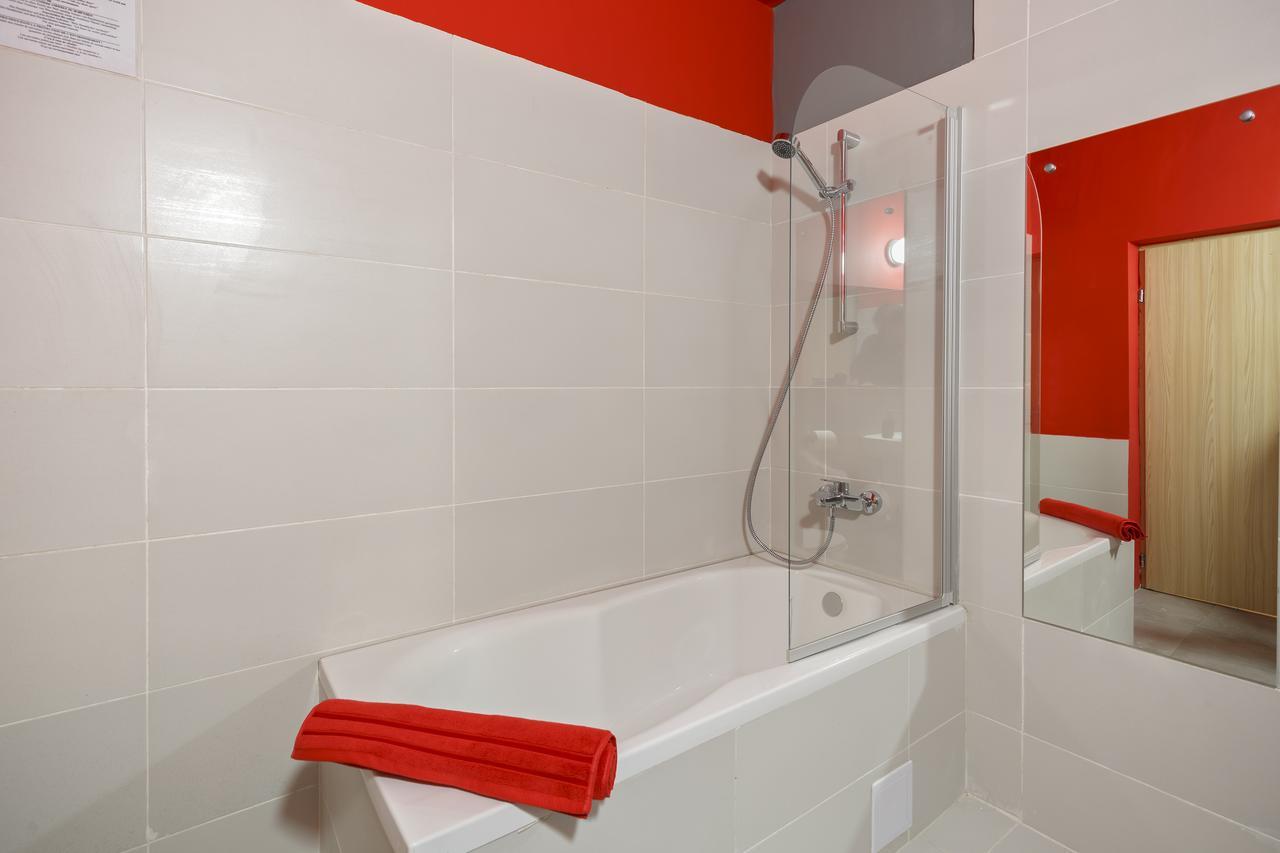 Net Hotel Piteşti Extérieur photo