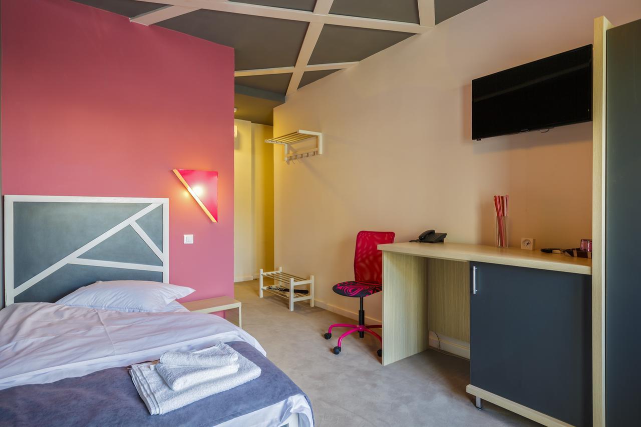 Net Hotel Piteşti Extérieur photo