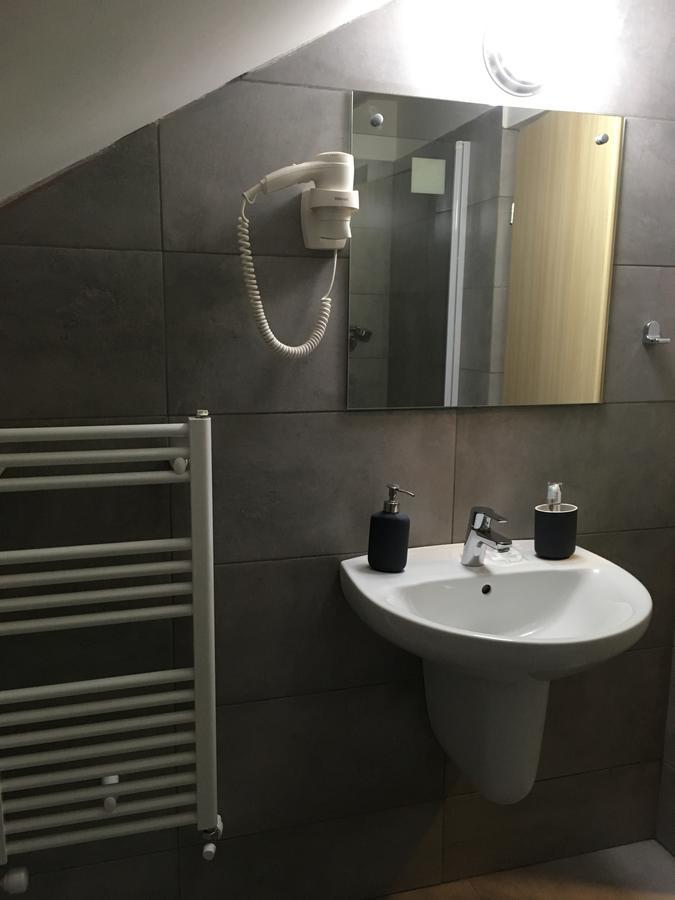 Net Hotel Piteşti Extérieur photo