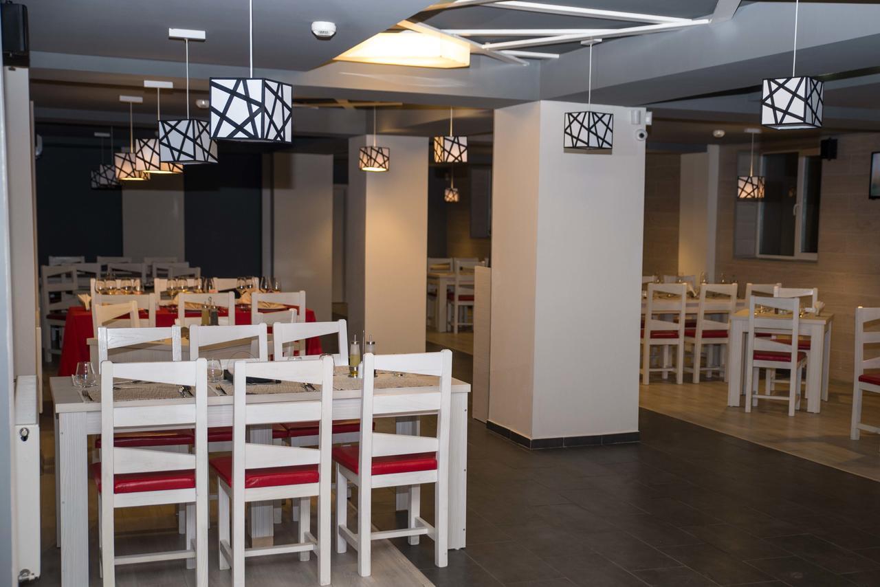 Net Hotel Piteşti Extérieur photo
