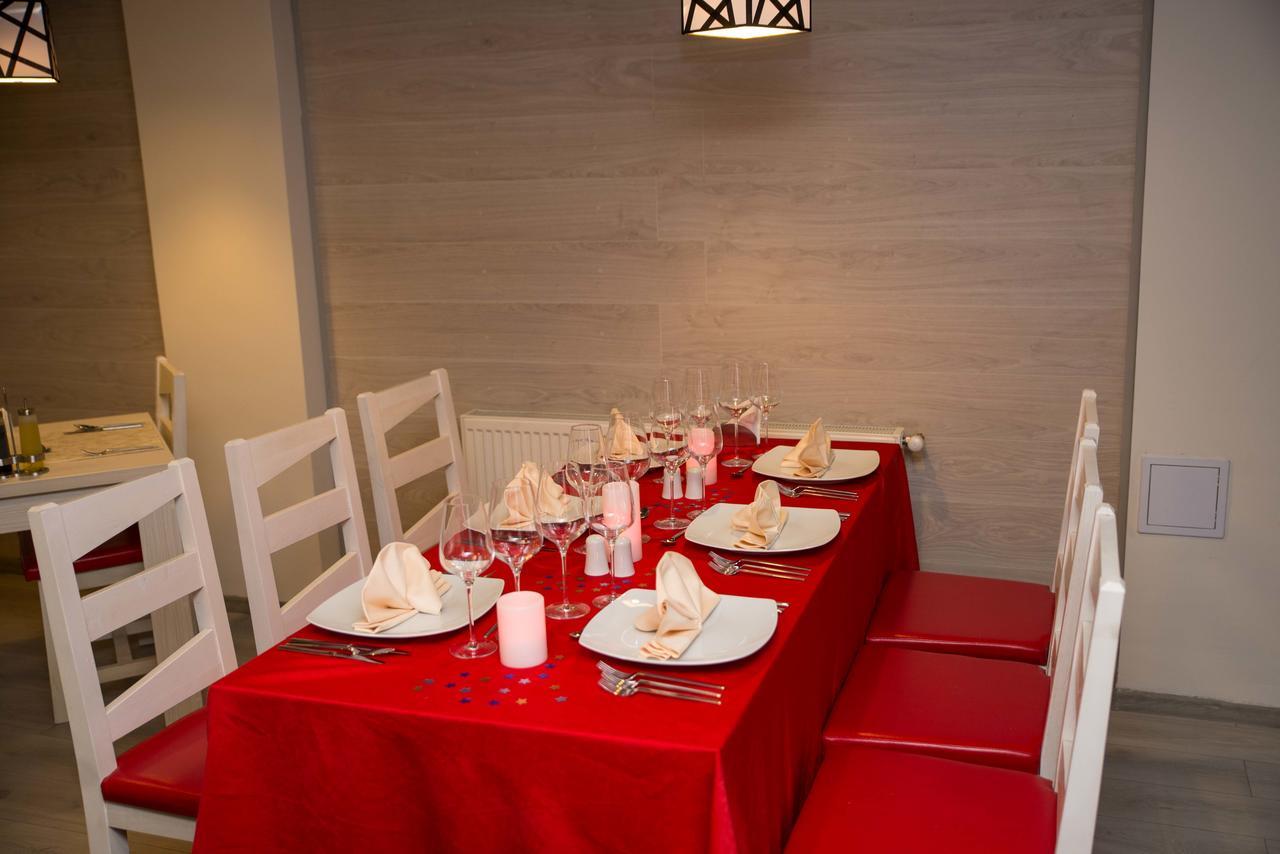 Net Hotel Piteşti Extérieur photo
